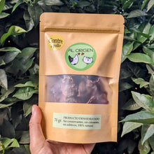 Contre de pollo deshidratado a baja temperatura para perros y gatos. Sin conservantes, sin colorantes, sin aditivos, 100% natural. 70 gramos